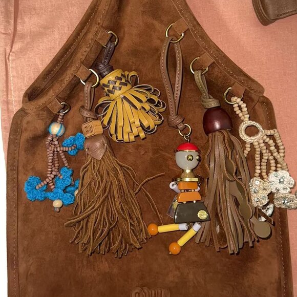 โจMIUMIU logo half-moon bag - Picture 10 of 11